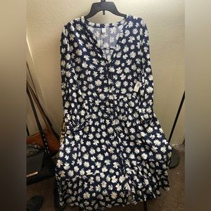 Size extra-large, cute sunflower dress from Old Navy brand never worn.